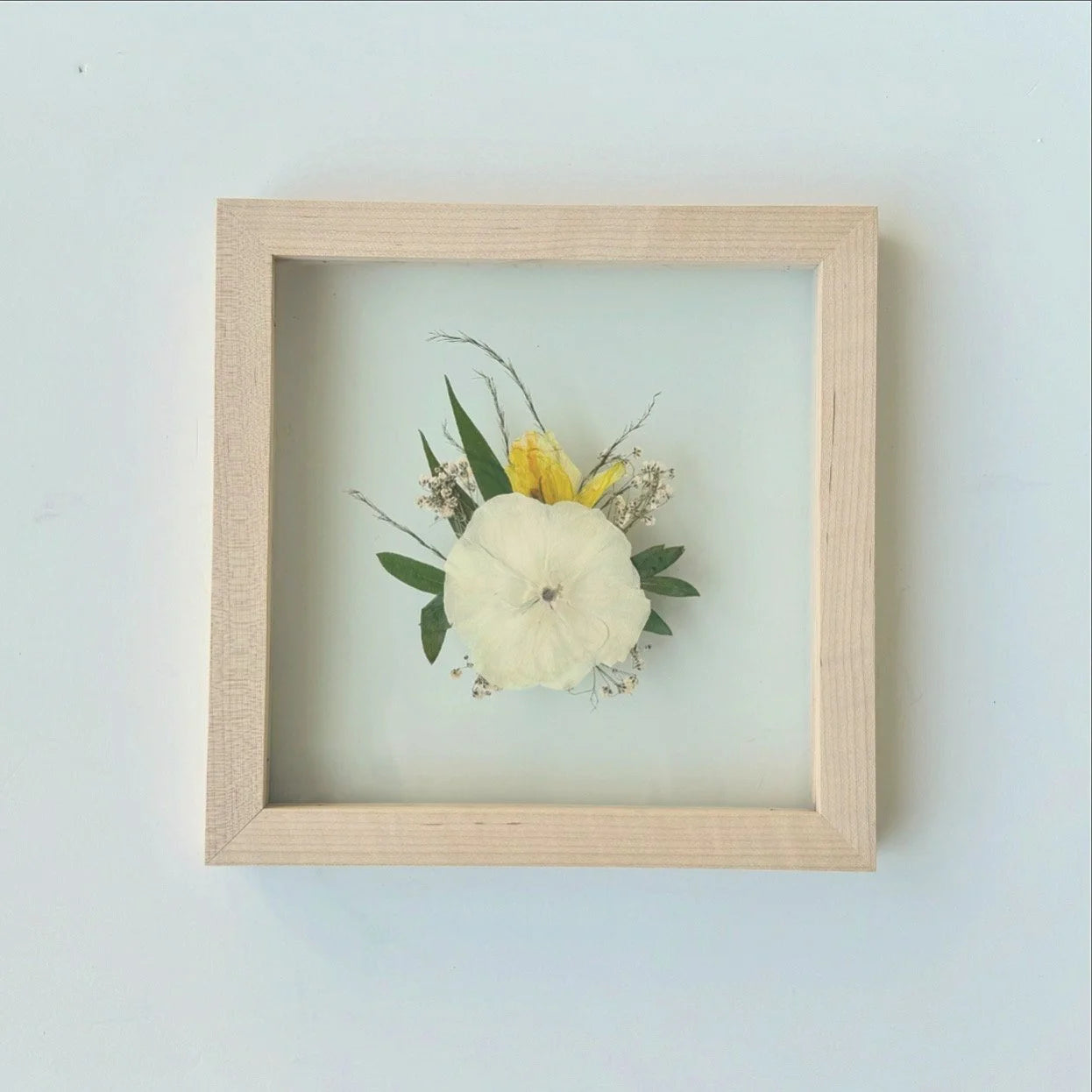 8x8 Boutonniere