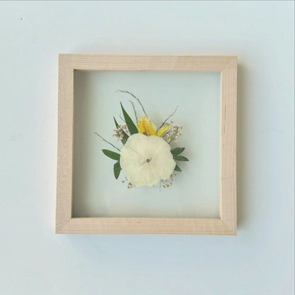 8x8 Boutonniere