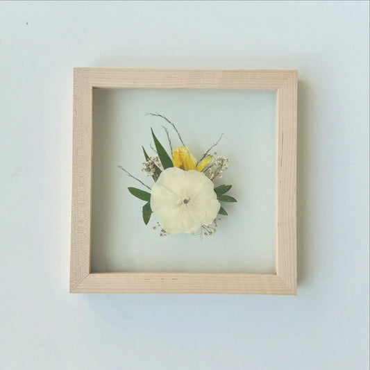 8x8 Boutonniere